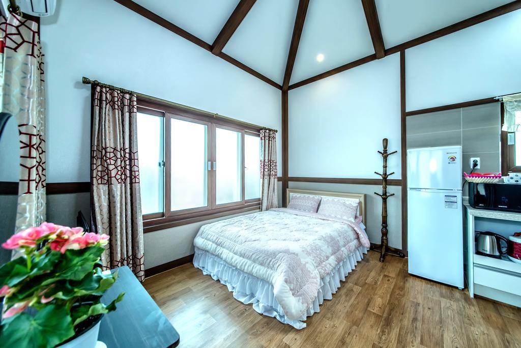 הוילה סאוגוויפו Jeju Myung House מראה חיצוני תמונה