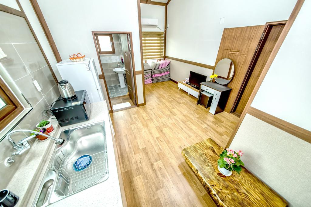 הוילה סאוגוויפו Jeju Myung House מראה חיצוני תמונה