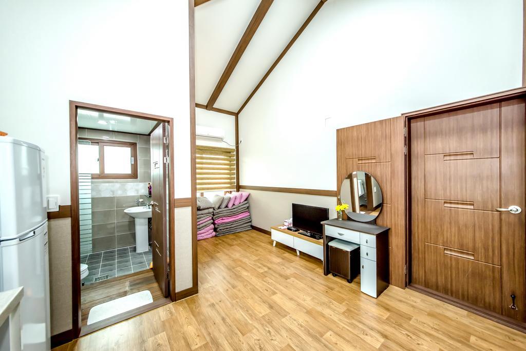 הוילה סאוגוויפו Jeju Myung House מראה חיצוני תמונה