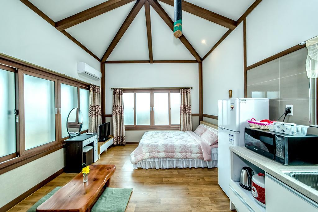 הוילה סאוגוויפו Jeju Myung House מראה חיצוני תמונה