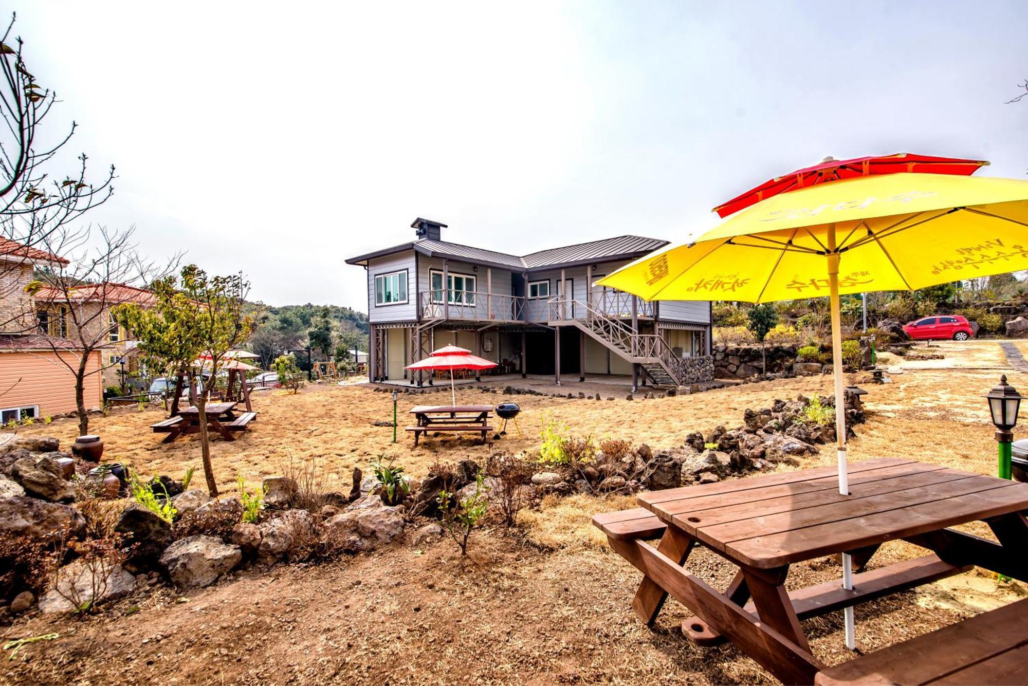 הוילה סאוגוויפו Jeju Myung House מראה חיצוני תמונה